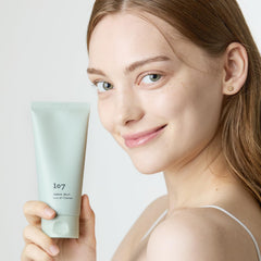 107 Gel Doux Nettoyant – texture gel fluide prête à l’emploi pour nettoyer sans dessécher.