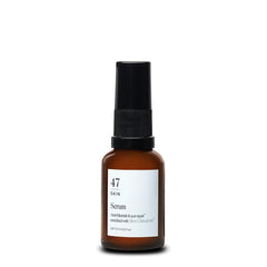 Le sérum hydratant 47 Skin Serum dans une bouteille avec pompe, facilité d'application et soin hydratant.