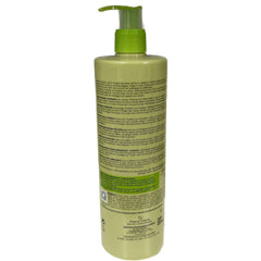 Texture riche et soyeuse de l’huile Exomega pour la peau.