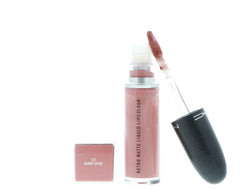 AcM MAC Retro Matte Lip Colour Burnt Spice, échantillon sur lèvres, fini velouté et confortable