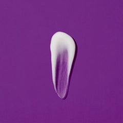 Application sur cheveux humides avec le masque Acure pour un soin rapide.