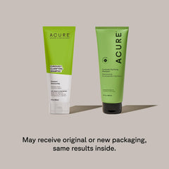 Acure Shampoing Clarifiant – mousse appliquée sur cheveux, nettoyage en profondeur.