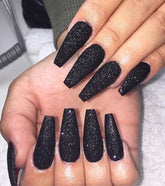 Ongles Aegenacess forme cercueil noir paillettes long, pour un look glamour rapide.