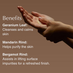Aesop Geranium Leaf Body Balm, texture riche; nourrit et apaise les zones sèches.