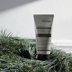Arôme frais et camphré pendant le massage; sensorialité alpin.