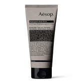 Gommage corps Aesop Redemption: poudre finement moulue polissant la peau en douceur.