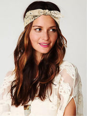 Bandana paisley bordeaux AIBFRID, allure audacieuse en soirée.
