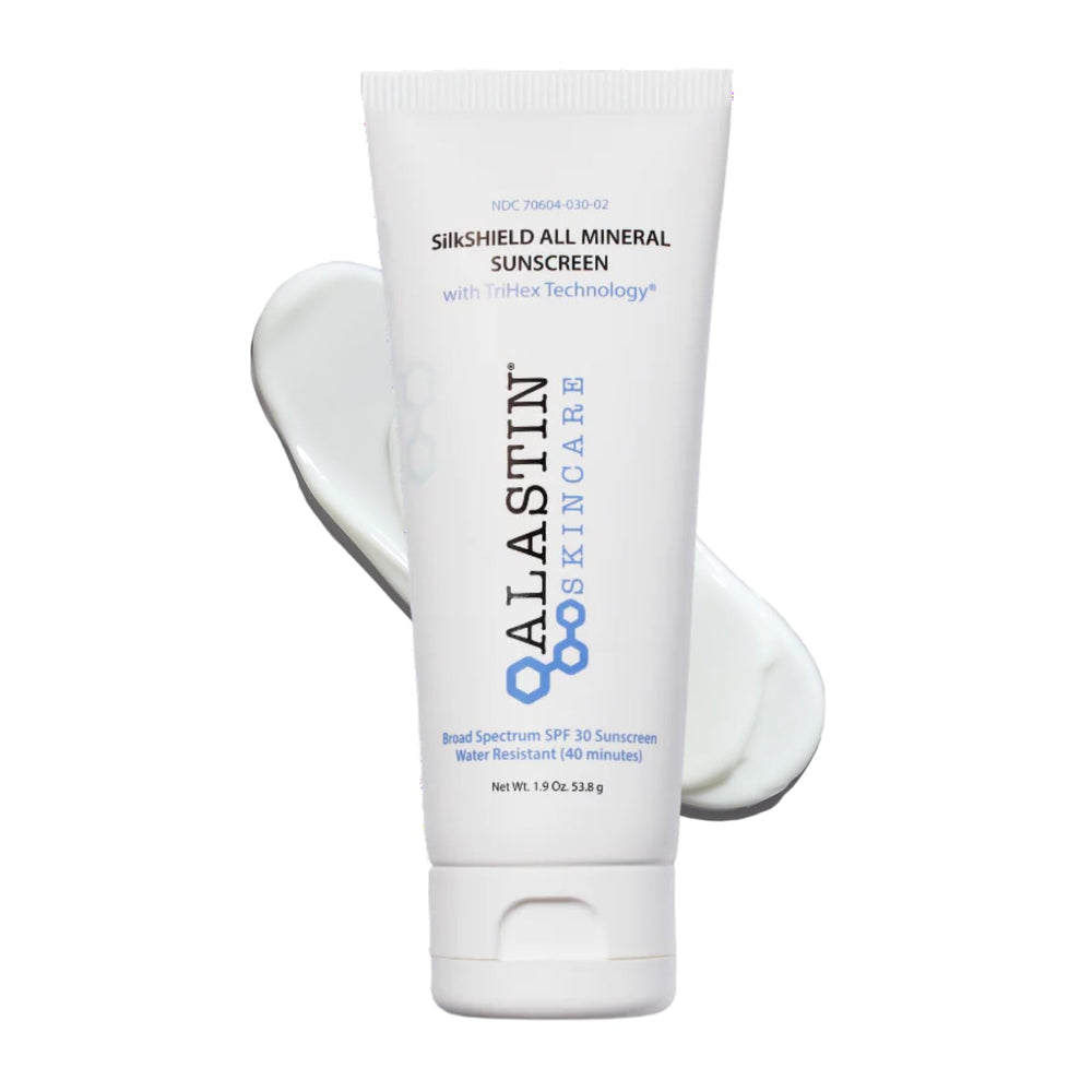 ALASTIN SilkSHIELD flacon solaire sur peau propre, protection légère et sans parfum.