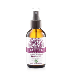 Alteya Organics eau de rose en flacon, rafraîchit et hydrate tous types de peau.