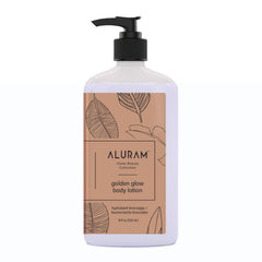 ALURAM Lotion Éclat Doré sur bouteille, teint lumineux et peau hydratée.