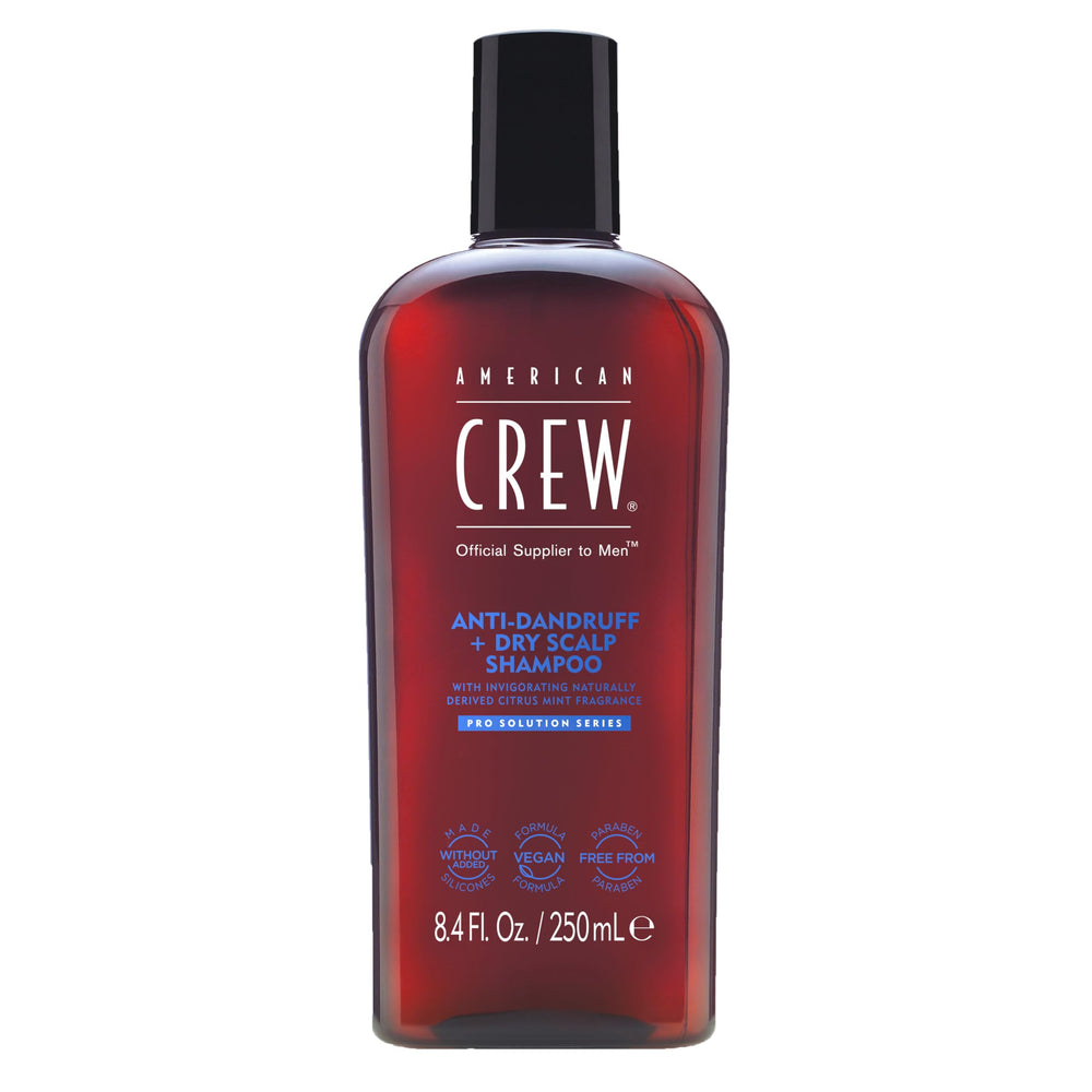Shampoing anti pellicules American Crew sur la bouteille, réduit démangeaisons et pellicules.
