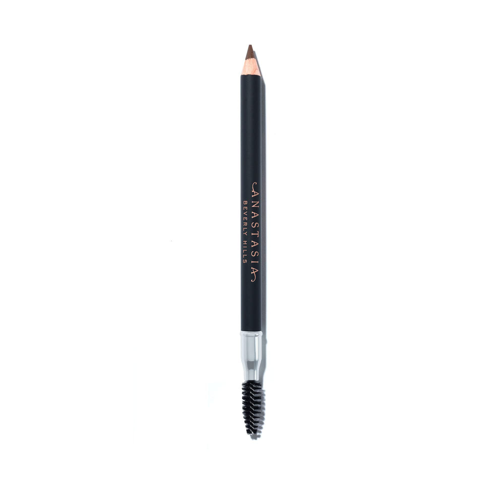 Crayon sourcils Anastasia Beverly Hills dans son étui, précision prête à l'emploi.