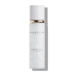 Anastasia Beverly Hills Impeccable Blurring Matte Setting Spray, utilisation en zigzag pour un fini sans brillances