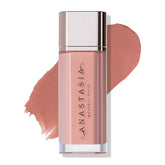 Lip Velvet Pure Hollywood d’Anastasia Beverly Hills, application fluide sur les lèvres pour un look net.