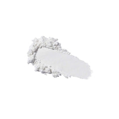 Application avec pinceau sur le visage, l'Anastasia Beverly Hills Mini Poudre Libre transmet un fini mat.