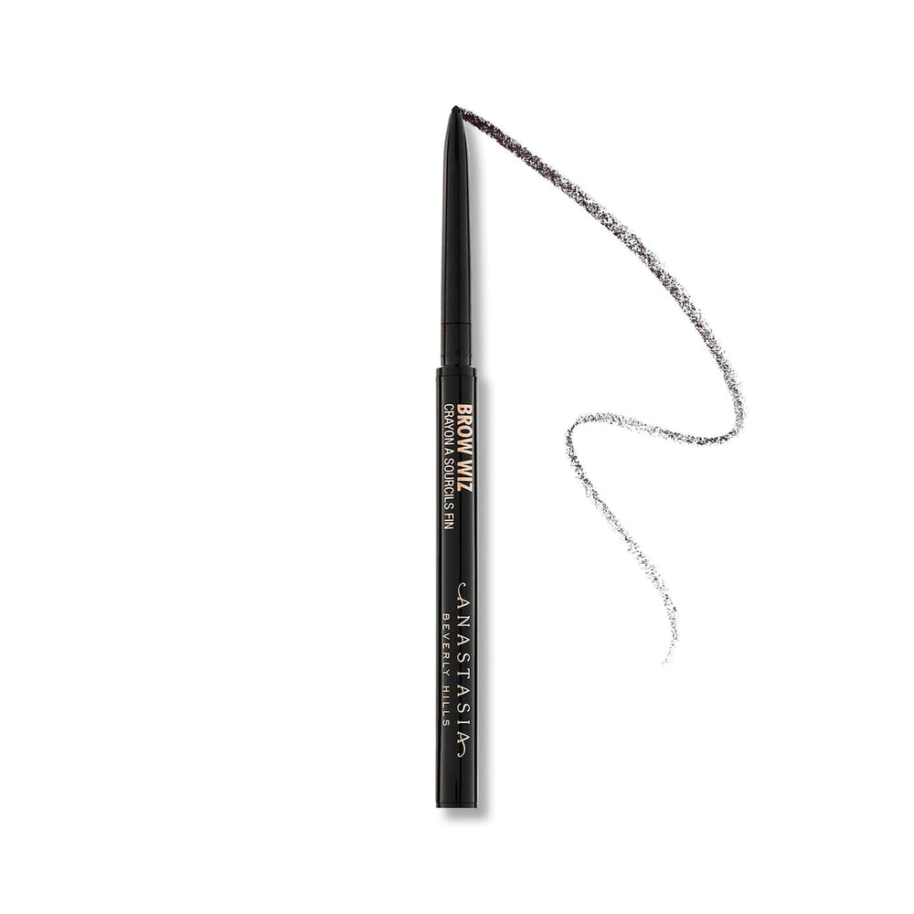 Anastasia Beverly Hills Brow Wiz Ebony, application sourcils précise et naturelle.
