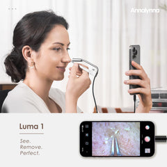 Annalynna Luma 1 zoom 20x révèle les détails des comédons invisibles à l'œil nu.
