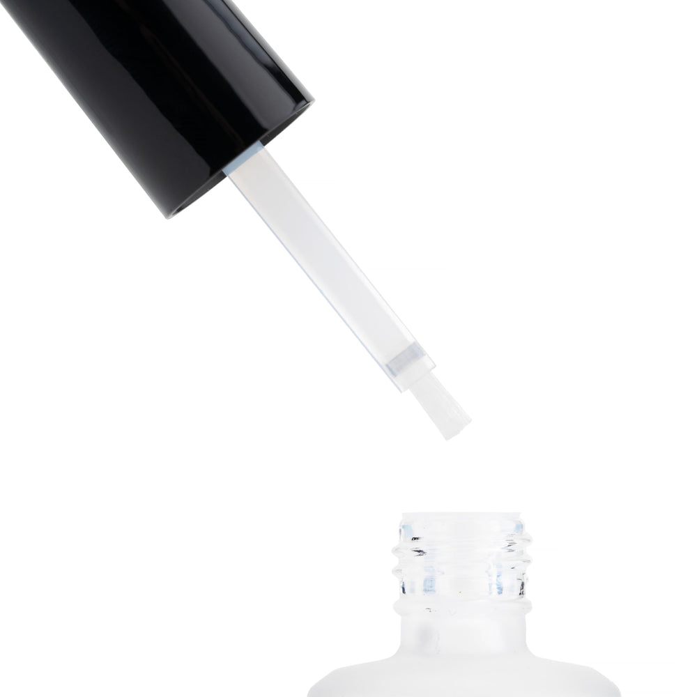 APRÉS pH Bonder adhesion ongles améliore la tenue des extensions et vernis.