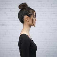 Aquage Pâte Transformante sur cheveux humides, modelage et volume facilités.