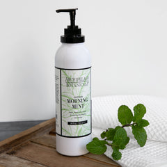 Lotion Matin Menthe d'Archipelago Botanicals, emballage élégant – pratique pour la salle de bain.
