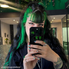 ARCTIC FOX Phantom Green offre un soin conditionnant qui nourrit les cheveux.