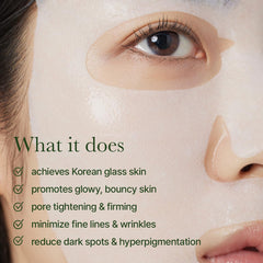 Application visage avec ARENCIA Hyssop Glow pour un teint rafraîchi et lumineux.