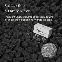Utilisation sous la douche avec ARENCIA Night Shadow, nettoyage doux et revitalisant.