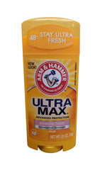 Application sous les aisselles avec Arm et Hammer Ultramax Invisible Solide.