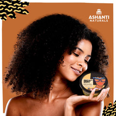 Application du beurre chantilly Midnight Amber sur la peau, absorption rapide.
