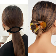 Pinces plates Atoden léopard noir adaptées aux cheveux mi-longs.