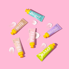 AVRYBEAUTY format voyage, rose et karité pratique en déplacement.