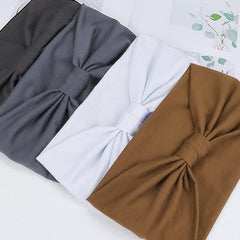 Bandeau Awumbuk large couvrant bien les cheveux et protégeant le cuir chevelu.