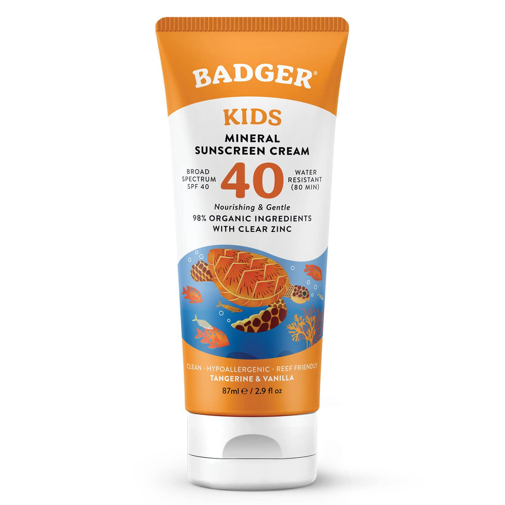 Badger Kids crème solaire minérale SPF 40 — bouteille rectangulaire prête à l'été.