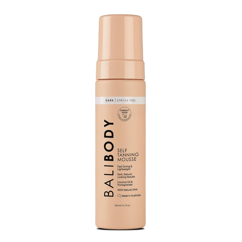 Bali Body Self Tanner Mousse Dark — emballage pratique et teinte prête à l'emploi.