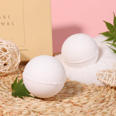 Bare Bombs – boules de bain encens-orange, prolongeant la sensation spa à domicile par des notes fruitées.