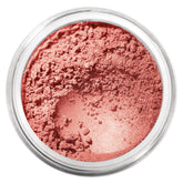 bareMinerals blush Vintage Peach en application pour un teint frais et naturel.
