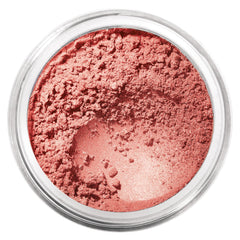 bareMinerals blush Vintage Peach en application pour un teint frais et naturel.
