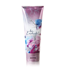 Bath & Body Works Be Enchanted: crème corporelle triple hydratation pour peau douce et parfum enchanteur.