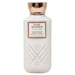 Application de la lotion Pure Wonder sur les mains pour une douceur rapide.