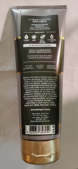 Texture riche qui pénètre rapidement après application, peau douce et satinée.