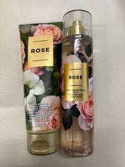 Emballage et etiquettes Rose Bath & Body Works, présentation soignée.