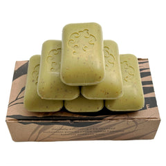 Baudelaire gros-plan texture-mousse-creme: mousse riche enveloppe la peau.