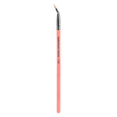 Bdellium Tools pinceau eyeliner incline rose, brins synthétiques doux pour application précise.