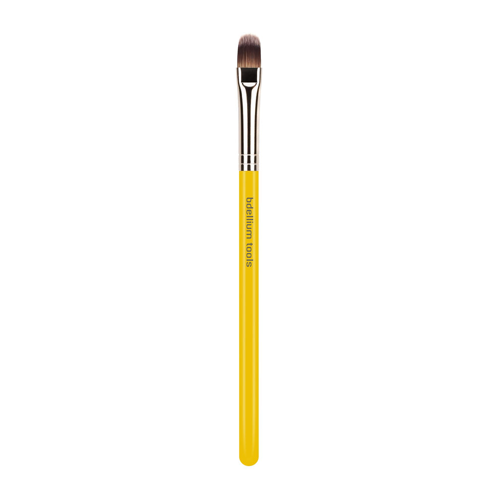 Bdellium Tools Studio 936 pinceau correcteur pour estomper les zones ciblées.