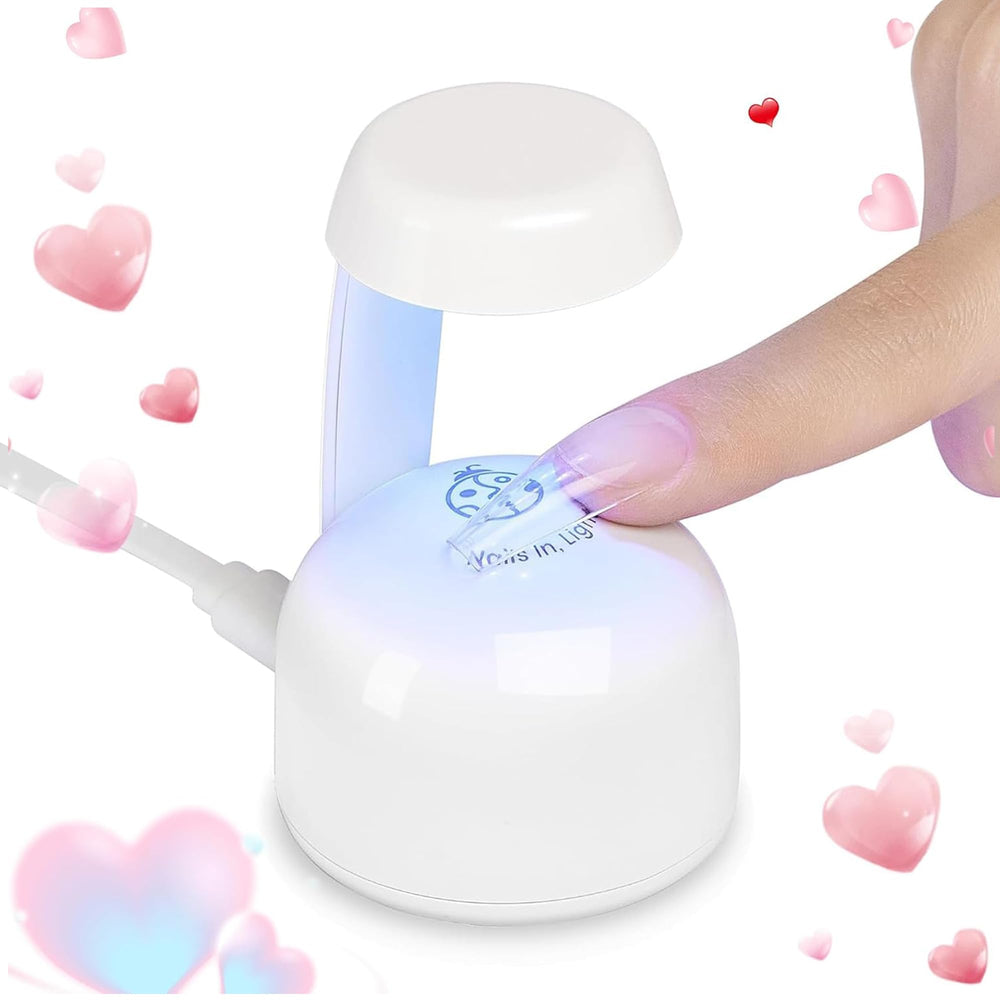 Beetles Mini Lampe UV Gel étend rapidement les ongles avec une lumière homogène.