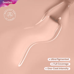 Beetles Pro Nude Gel Polish : application sur ongles pour une couleur homogène.