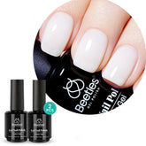 Beetles Vernis Gel Lait Blanc translucide sur bouteille, allure naturelle et durable.