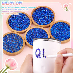 BELLEBOOST stylo récupérateur facilite l’application des strass bleu royal.