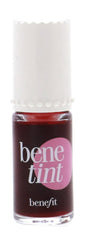Benefit Bene Tint avec applicateur lèvres pour une application précise.