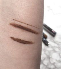 Teinte 3 Benefit Ka-Brow offre un rendu naturel et défini des sourcils.